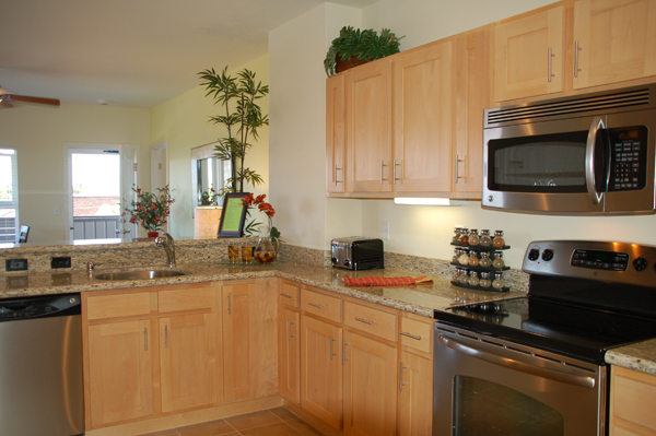 natural maple kitchen cabinets granite